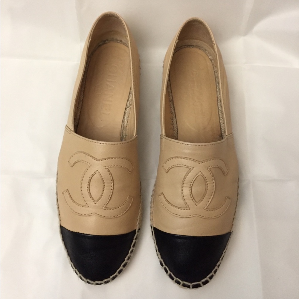 CHANEL Espadrilles in Beige/Black